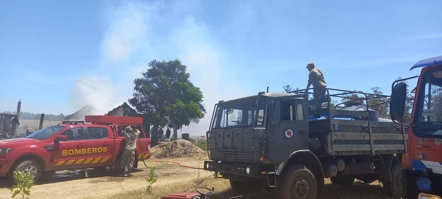 Ejército ayudando en incendio de Rincón Floridense