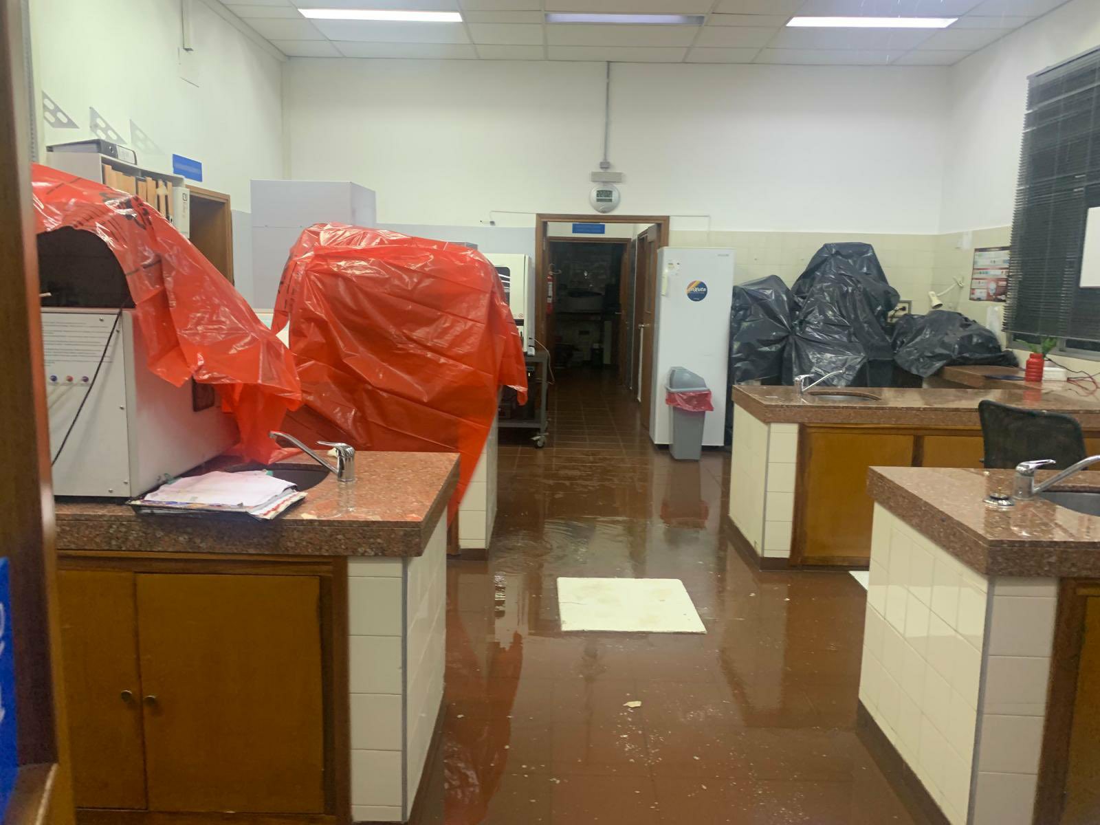 Destrozos en el Laboratorio del Hospital Florida tras fuerte turbonada