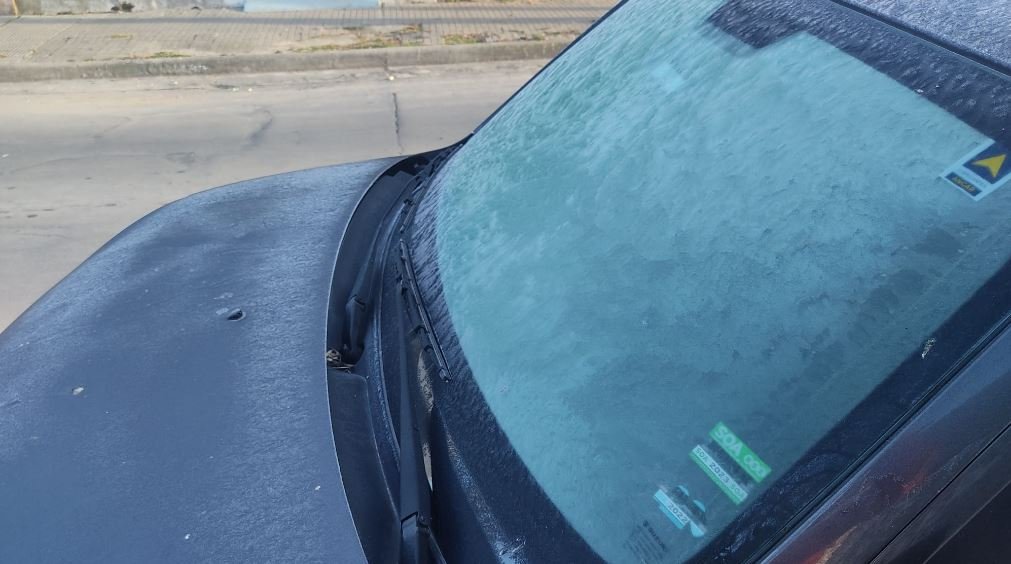 Cómo descongelar correctamente los vidrios del auto tras las heladas matutinas