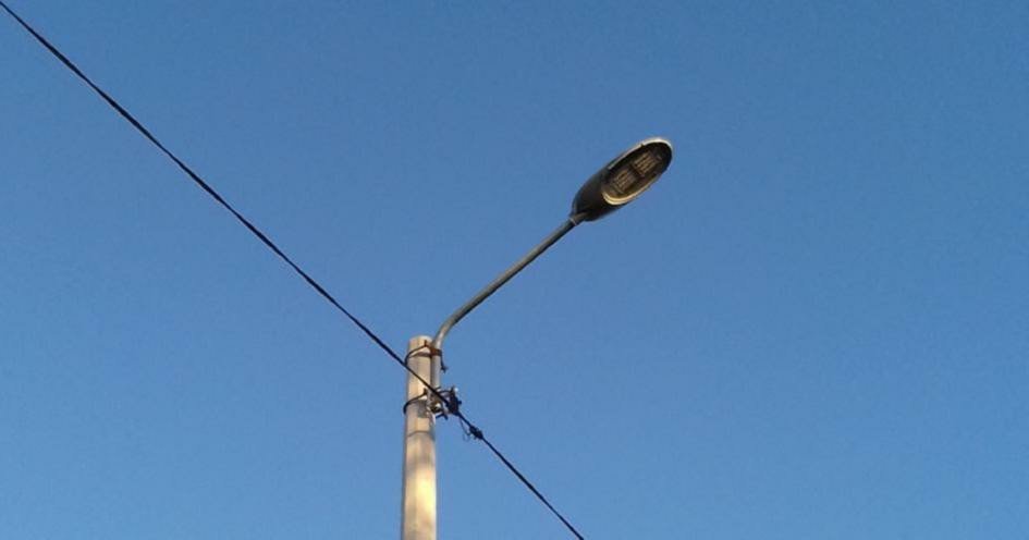 Recambio de luminarias deja momentáneamente sin servicio de alumbrado público