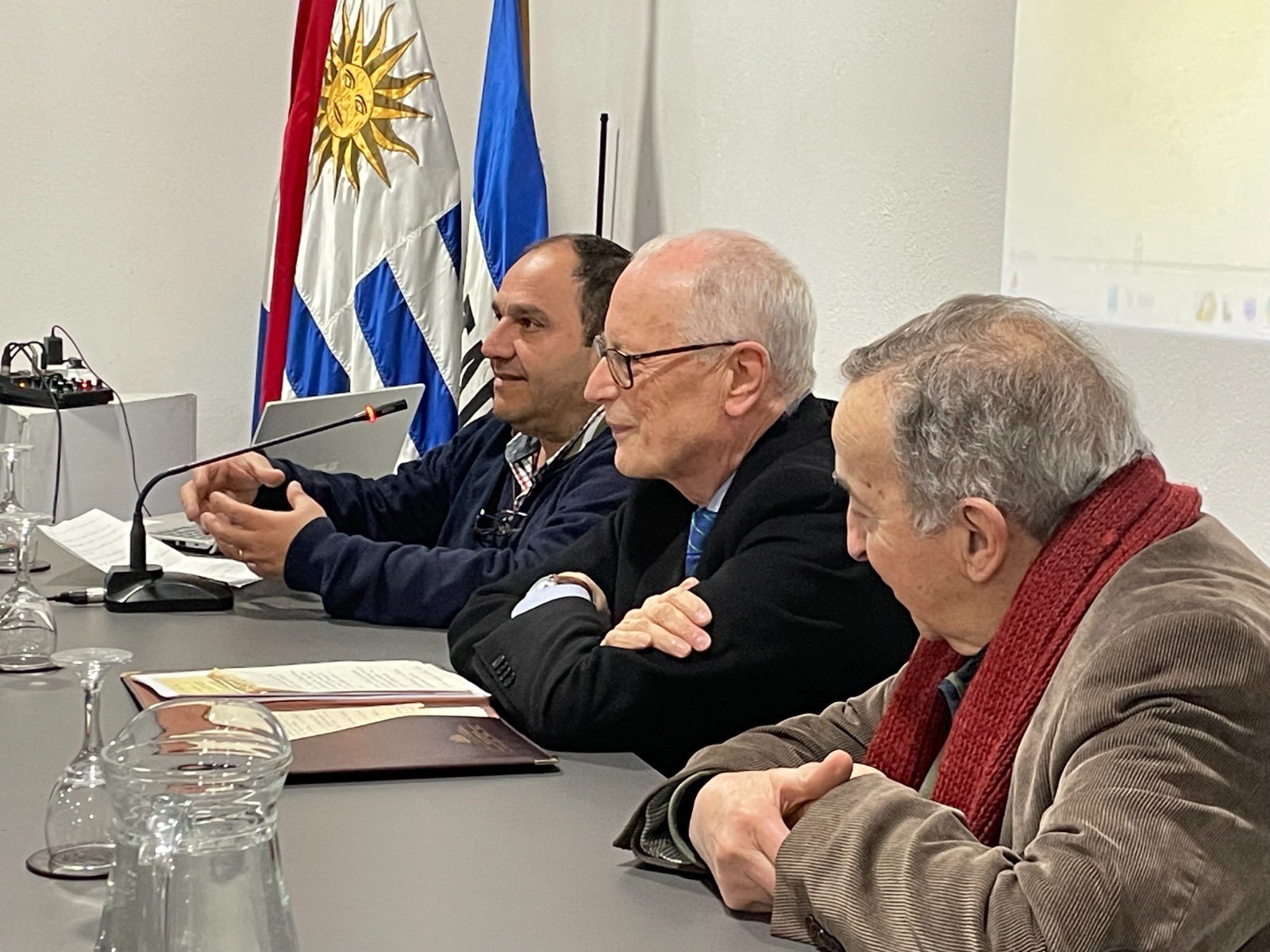 Juan José Arteaga expuso en Florida sobre los hitos y controversias del proceso independentista