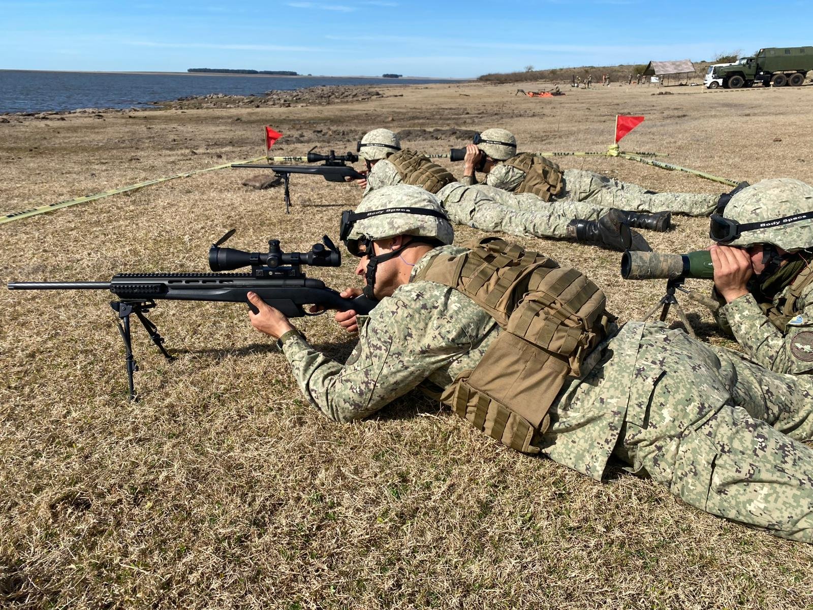 Ejercicios con munición real para fortalecer la instrucción de las tropas
