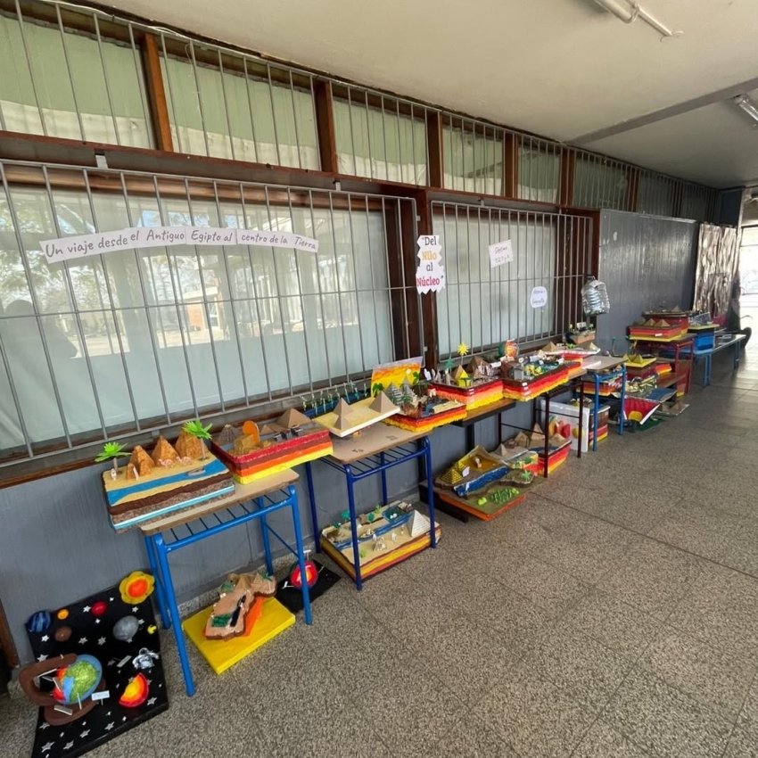 Liceales de Sarandí Grande unieron historia y ciencia en exposición sobre Egipto y geología