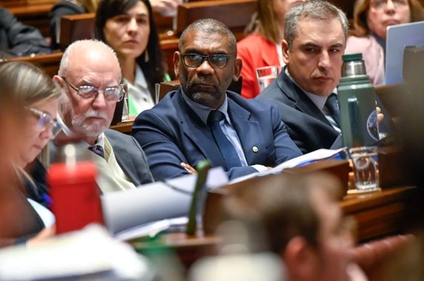 El ministro de Ambiente defendió la decisión del gobierno de cancelar Arazatí y apostar por la construcción de la represa en Florida