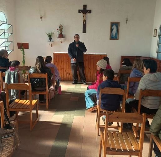 La comunidad se reunió para agasajar a los más pequeños con una jornada festiva.