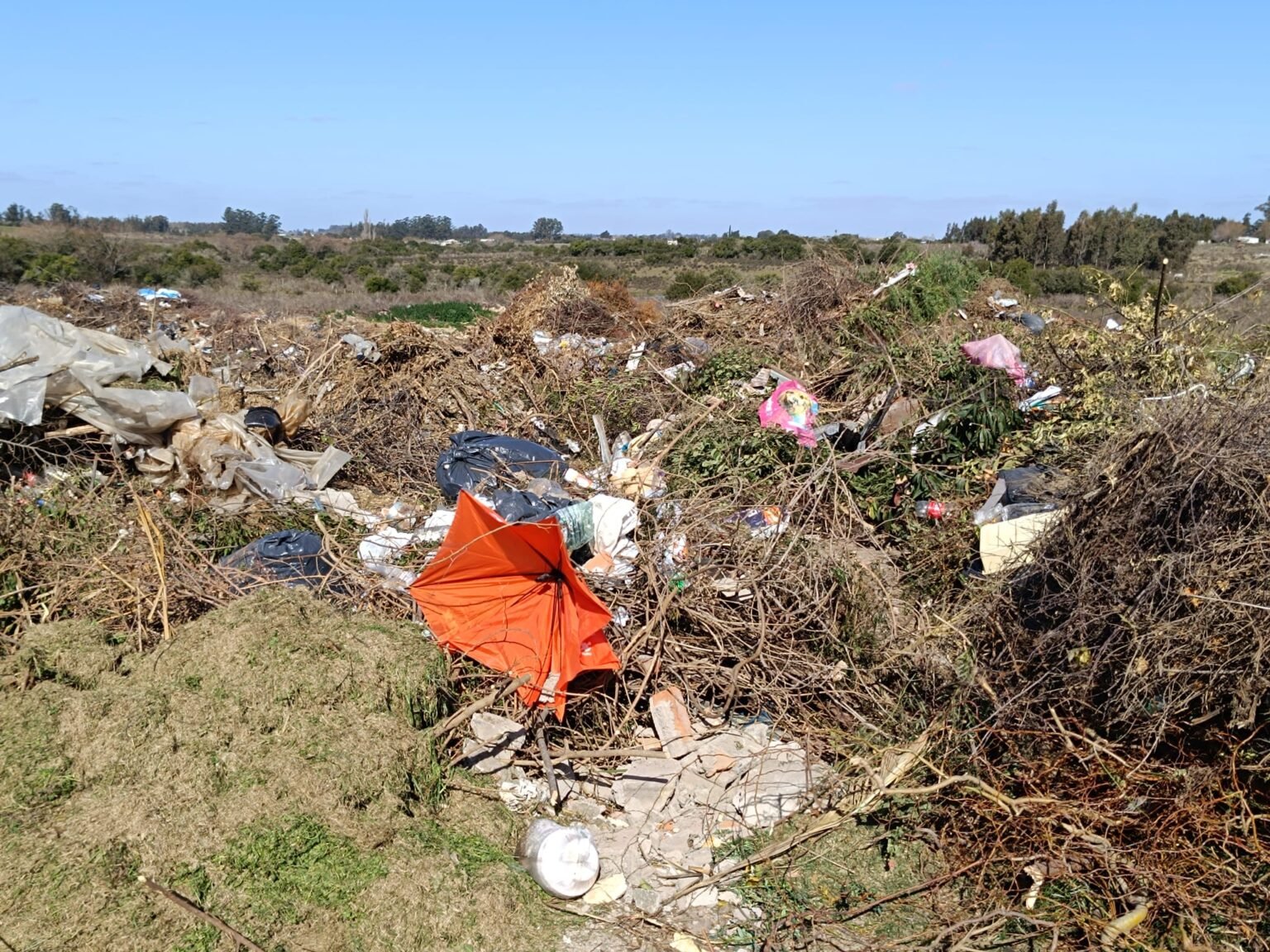 Vertedero en cantera municipal reclaman acción de la Intendencia