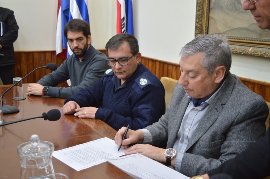 Instalarán una Comisaría Móvil en Barrio Burastero tras firma de comodato entre la Intendencia y la Policía