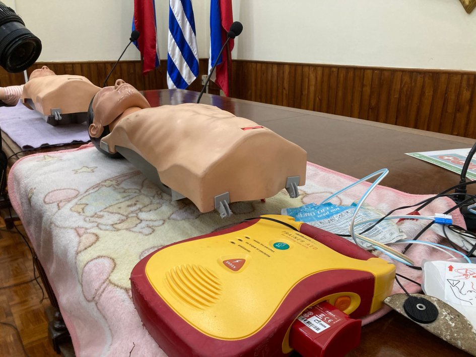 Capacitación en DEA y RCP para funcionarios de la Intendencia