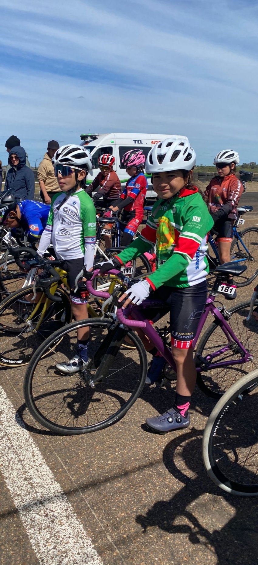 La delegación de ciclistas de Sarandí Grande enfrentó un exigente circuito en la primera fecha de CODECAM