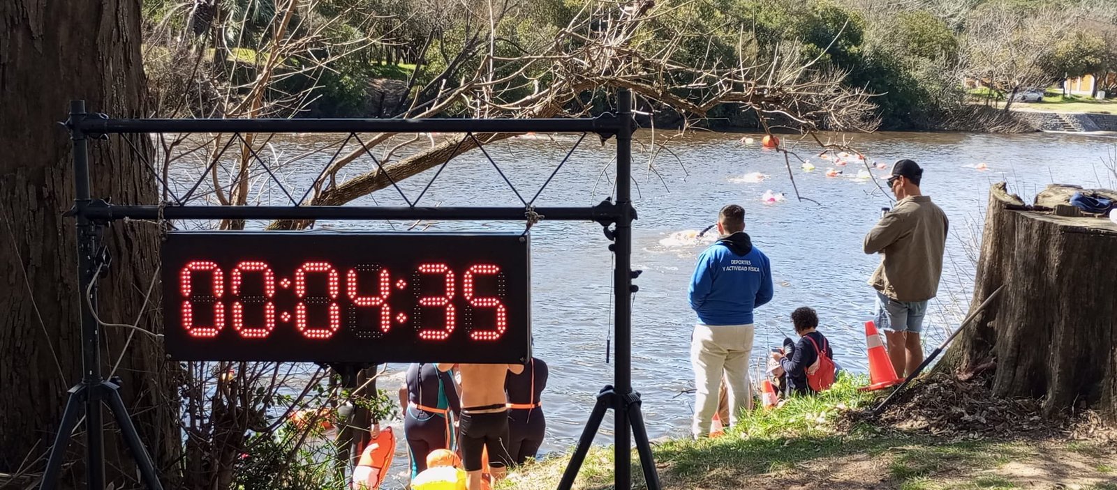 Florida celebró la cuarta edición del Nado de la Piedra Alta