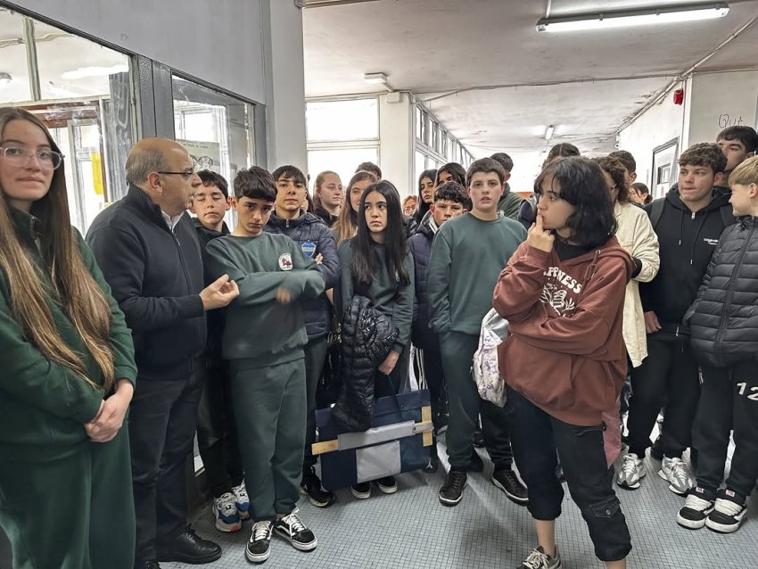 Estudiantes del Liceo Faustino Harrison inauguraron cabina de carga para equipos del Plan Ceibal