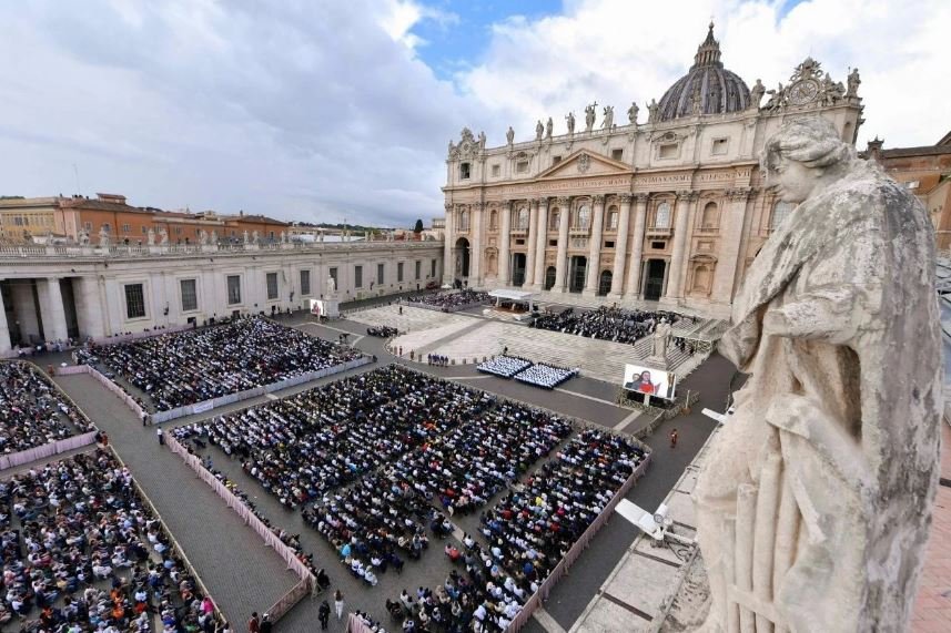 León XIV convoca a un Rosario por la paz en la Plaza de San Pedro