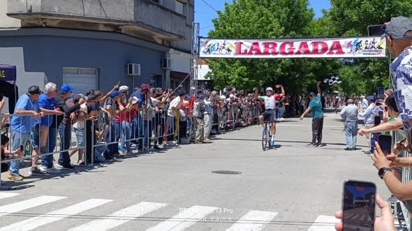 EL ARGENTINO LUCAS GADAY DEL DOLORES CYCLES SE LLEVO LA 44ª EDICION DE LA VUELTA DE LOS PUENTES