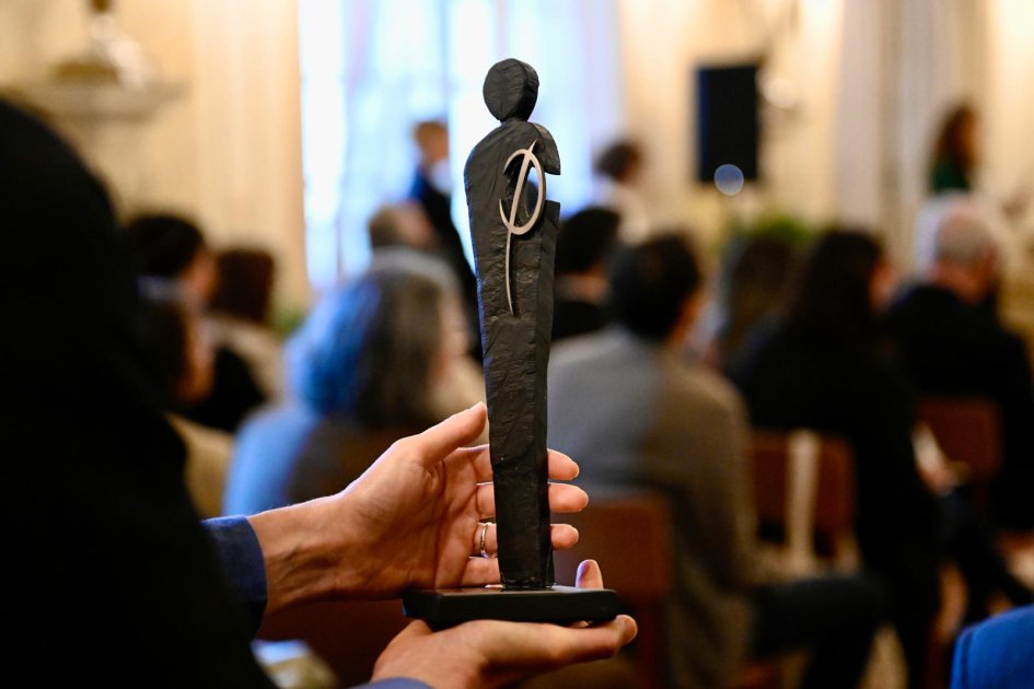 Ida Vitale recibió el premio «Poeta de dos Hemisferios»